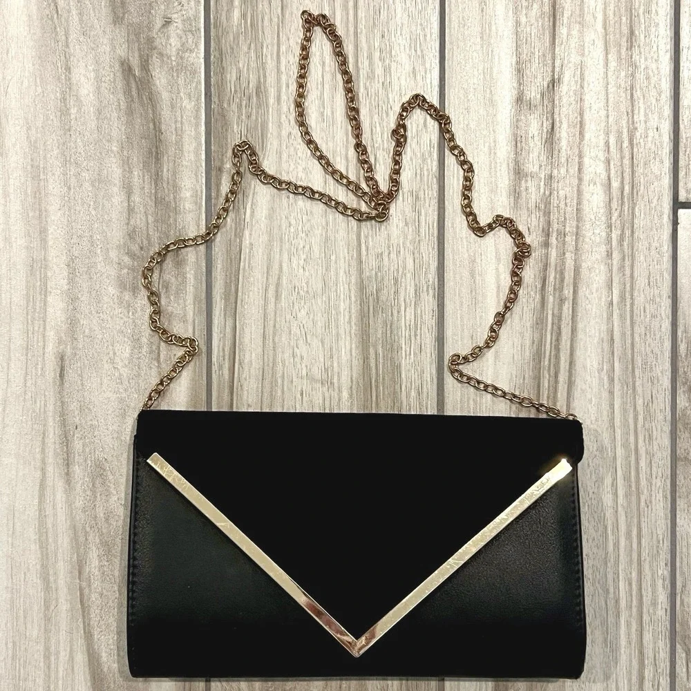 Aldo Crossbody Clutch Women OS Black Good Gold V Trim Envelope Chain Strap - Picture 1 of 10